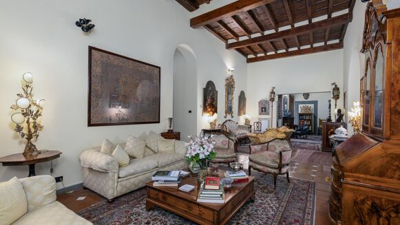 Picture of 3 bedroom apartment for sale.