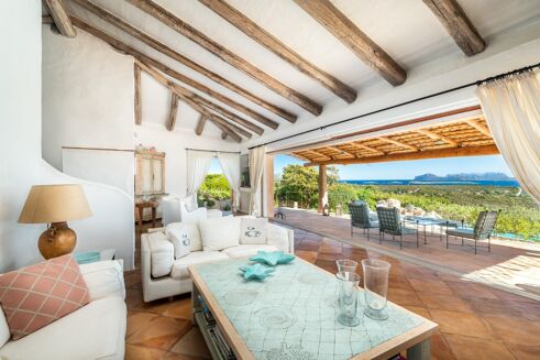 Picture of 5 bedroom villa for sale.