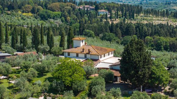 Picture of 9 bedroom villa for sale.