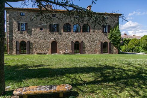 Picture of 12 bedroom villa for sale.