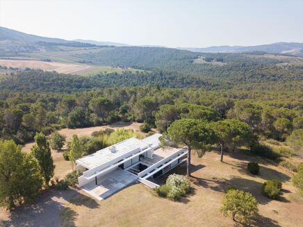 Picture of 3 bedroom villa for sale.