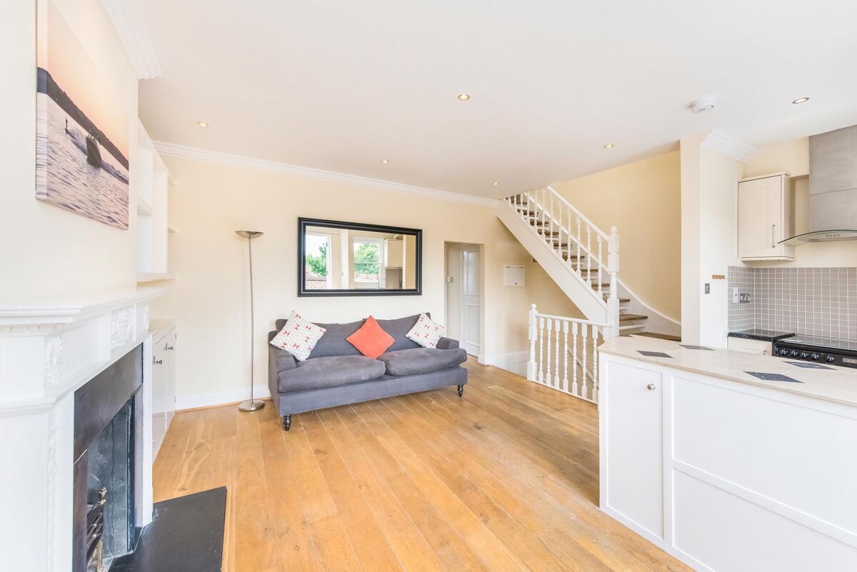 flat to rent in Fulham Road, Fulham, London, SW6 FLQ012117867