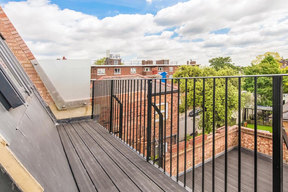 flat to rent in Fulham Road, Fulham, London, SW6 FLQ012117867
