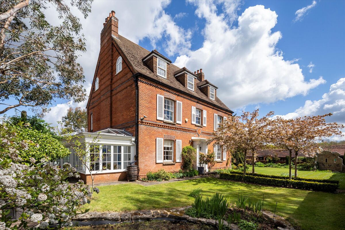 A Timeless Country Estate Steeped in Charm 4