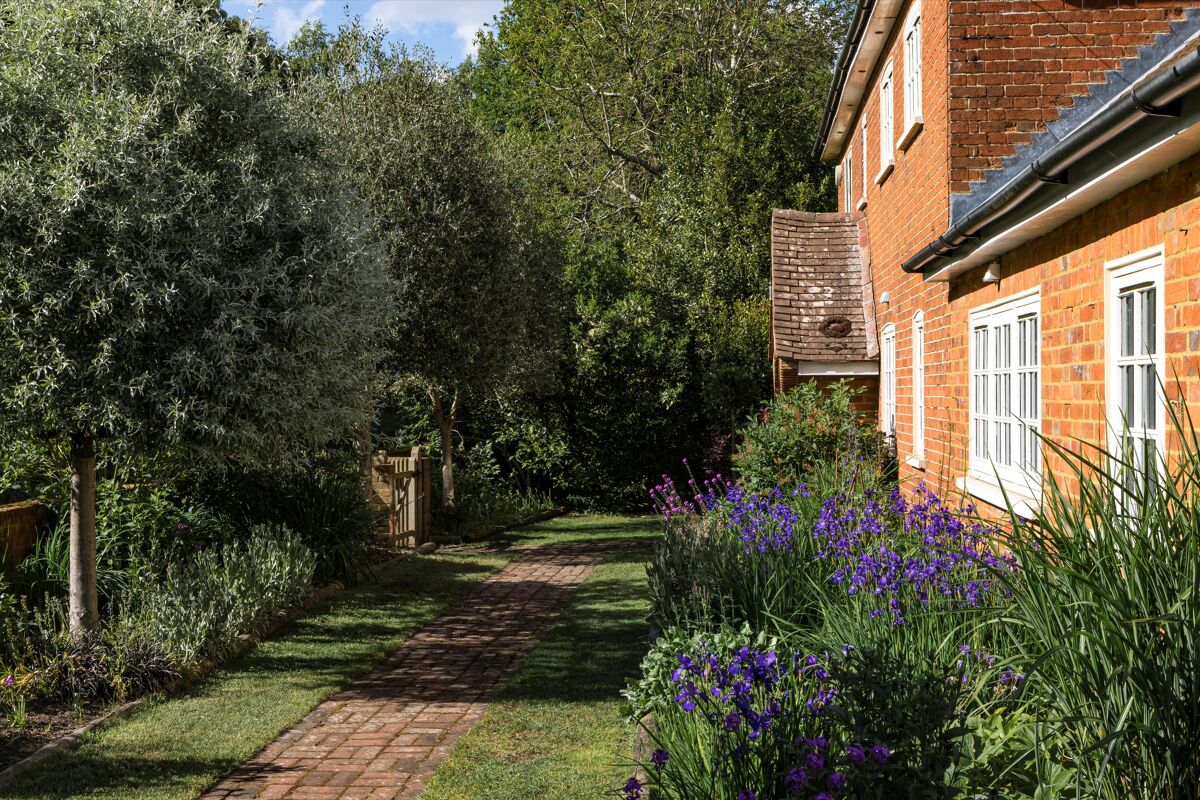 house for sale in West Heath, Pirbright, Surrey, GU24 GLD012026904 Knight Frank