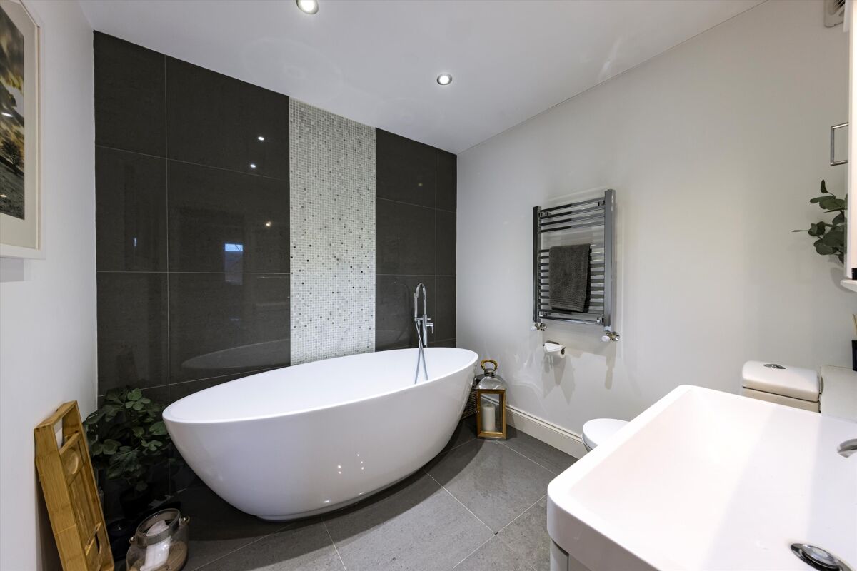 house for sale in Foxenden Road, Guildford, Surrey, GU1 GLD012028526