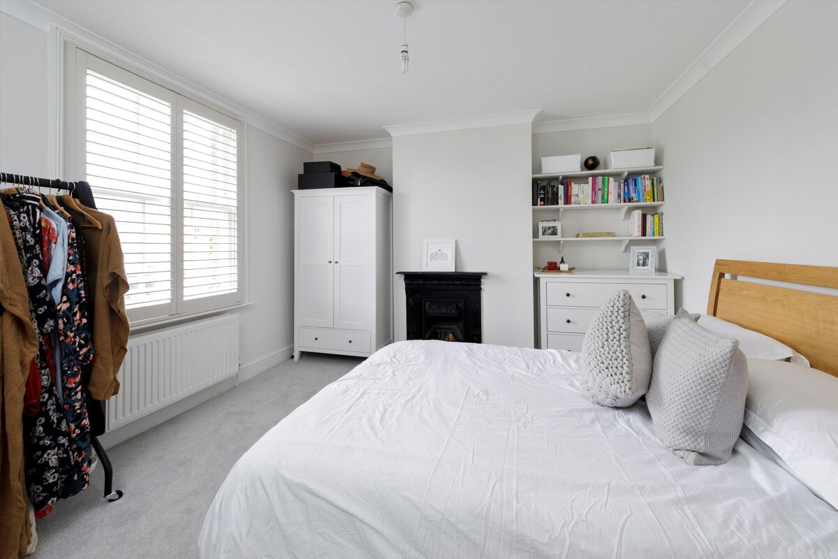 house for sale in Stoke Fields, Guildford, Surrey, GU1 GLD012043059