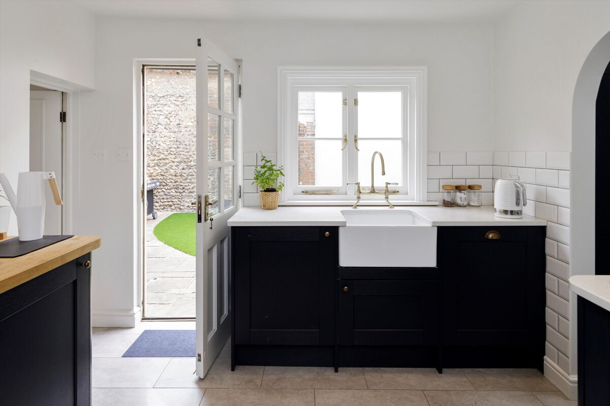 house for sale in Stoke Fields, Guildford, Surrey, GU1 GLD012043059