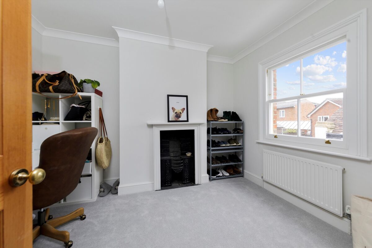 house for sale in Stoke Fields, Guildford, Surrey, GU1 GLD012043059