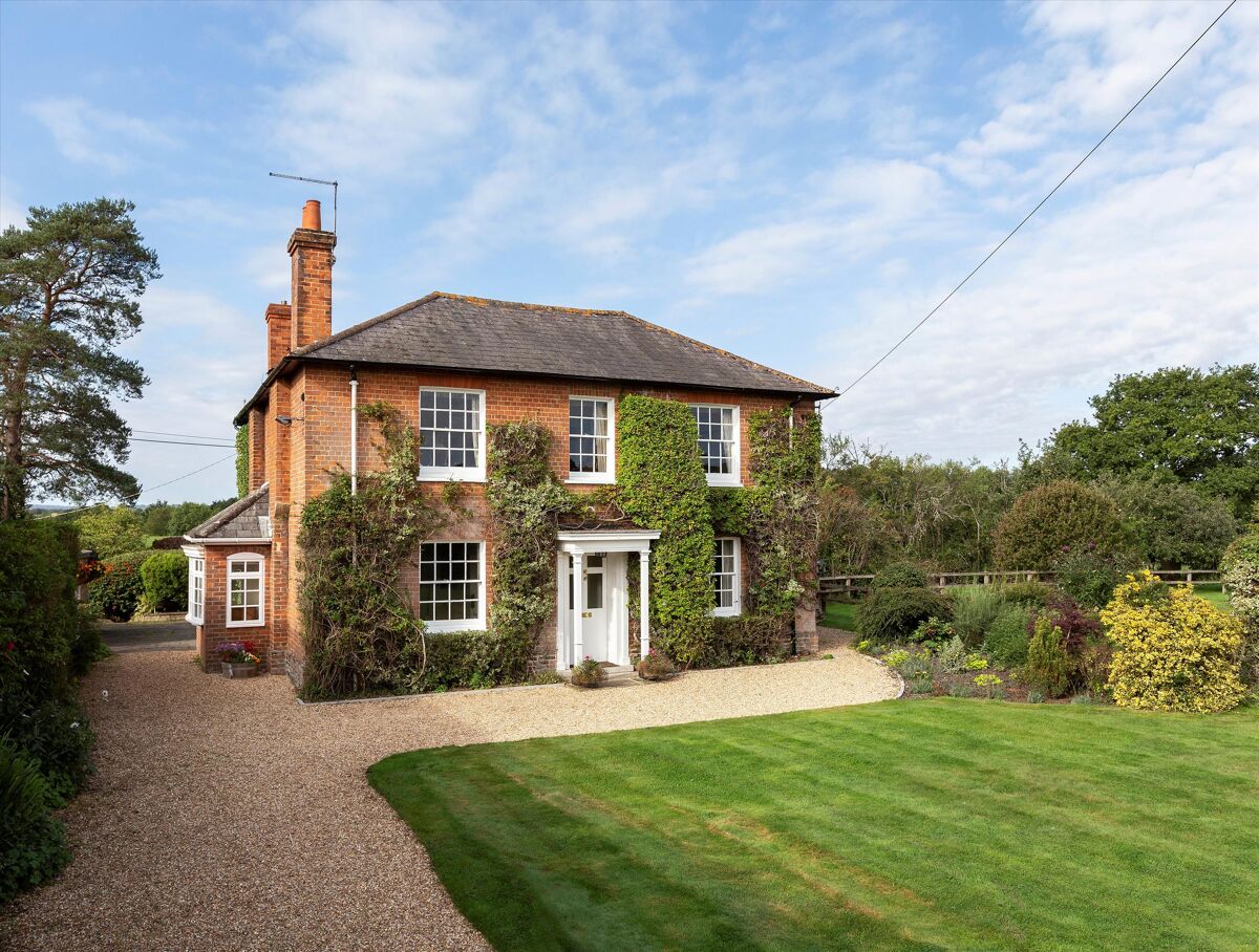 house for sale in Mowlands Farm, Frith End, Hampshire, GU35