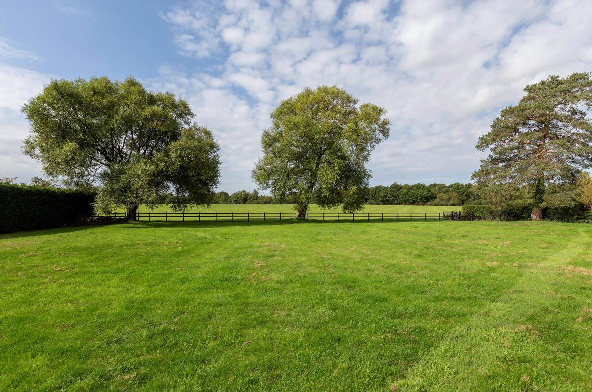 house for sale in Mowlands Farm, Frith End, Hampshire, GU35