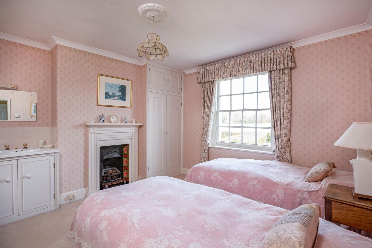 house for sale in Mowlands Farm, Frith End, Hampshire, GU35