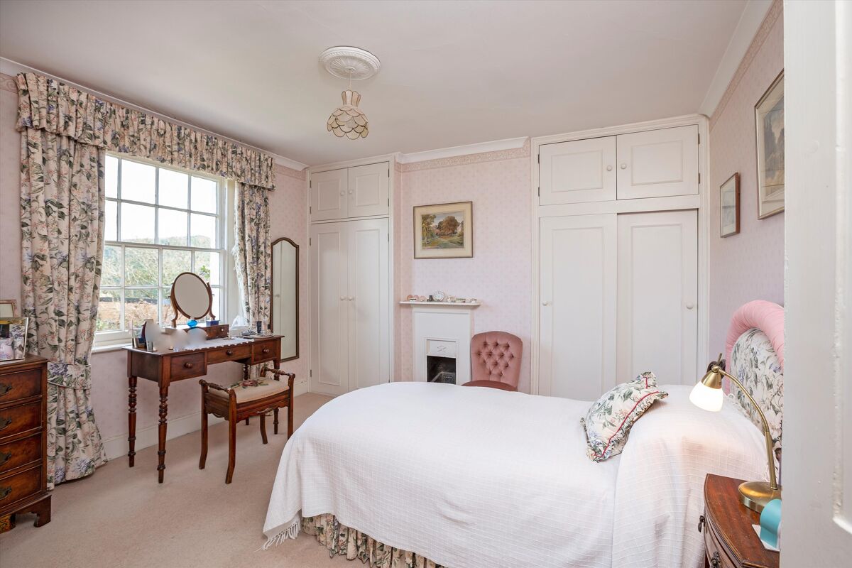 house for sale in Mowlands Farm, Frith End, Hampshire, GU35