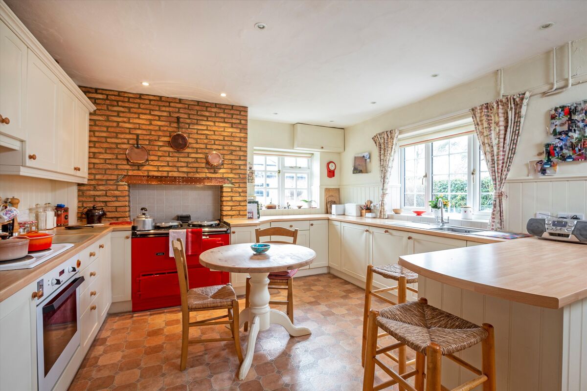 house for sale in Mowlands Farm, Frith End, Hampshire, GU35