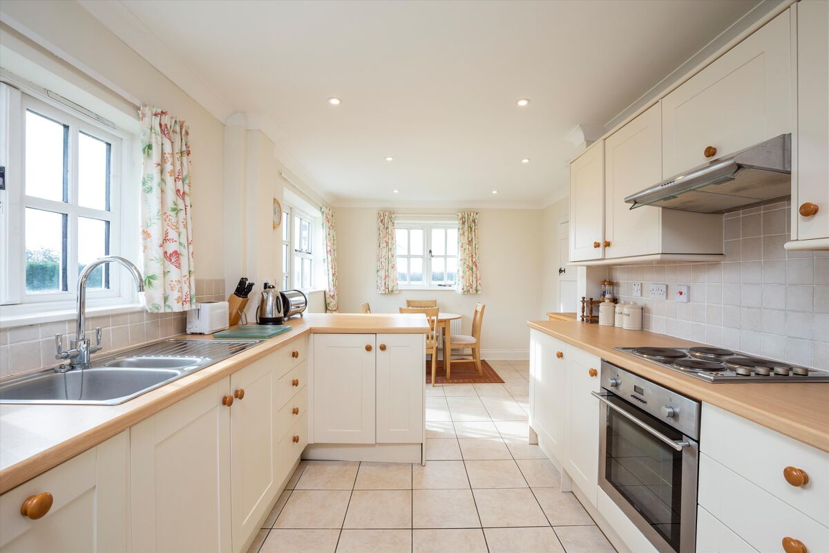 house for sale in Mowlands Farm, Frith End, Hampshire, GU35