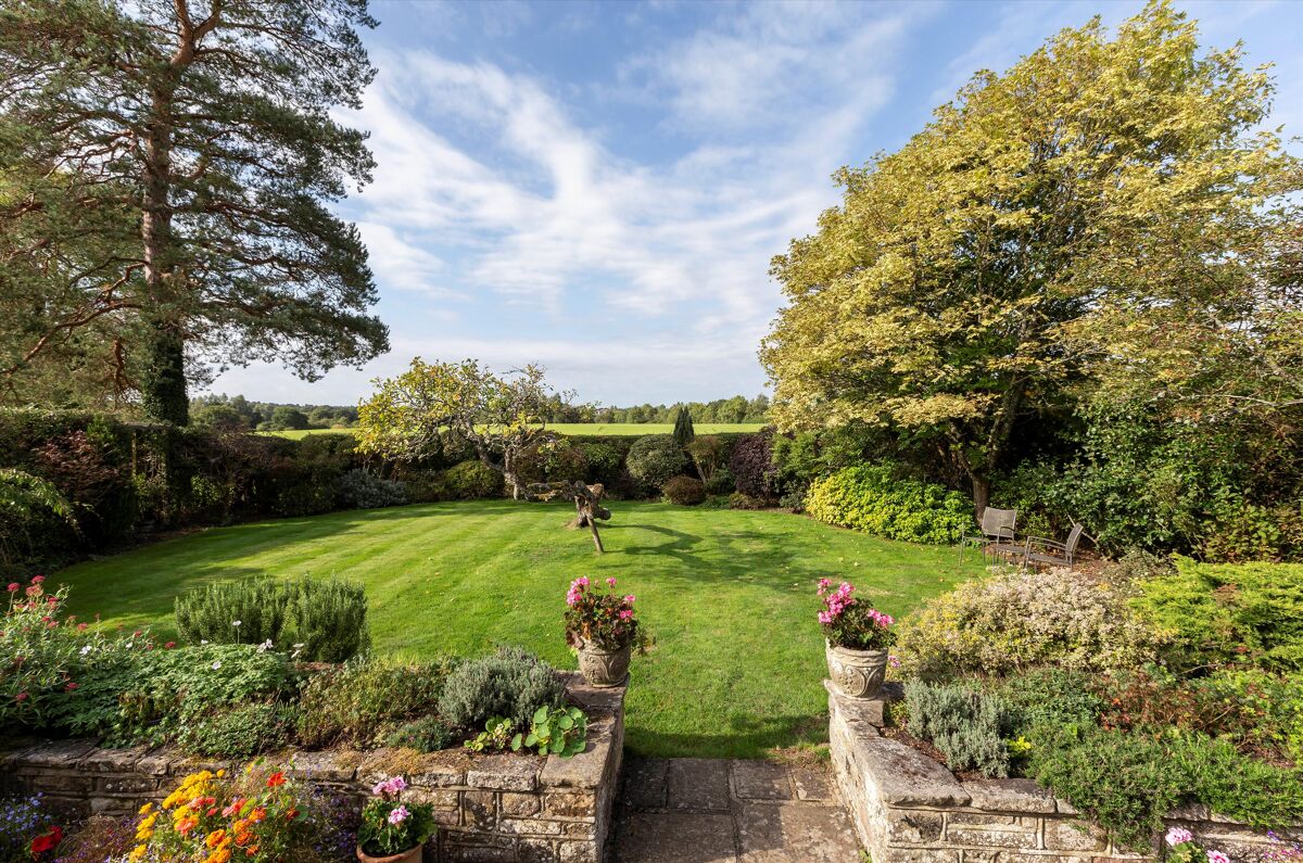 house for sale in Mowlands Farm, Frith End, Hampshire, GU35