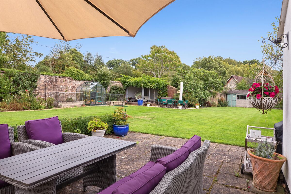 house for sale in Frith End, Nr Farnham, Hampshire, GU35 GLD012070125