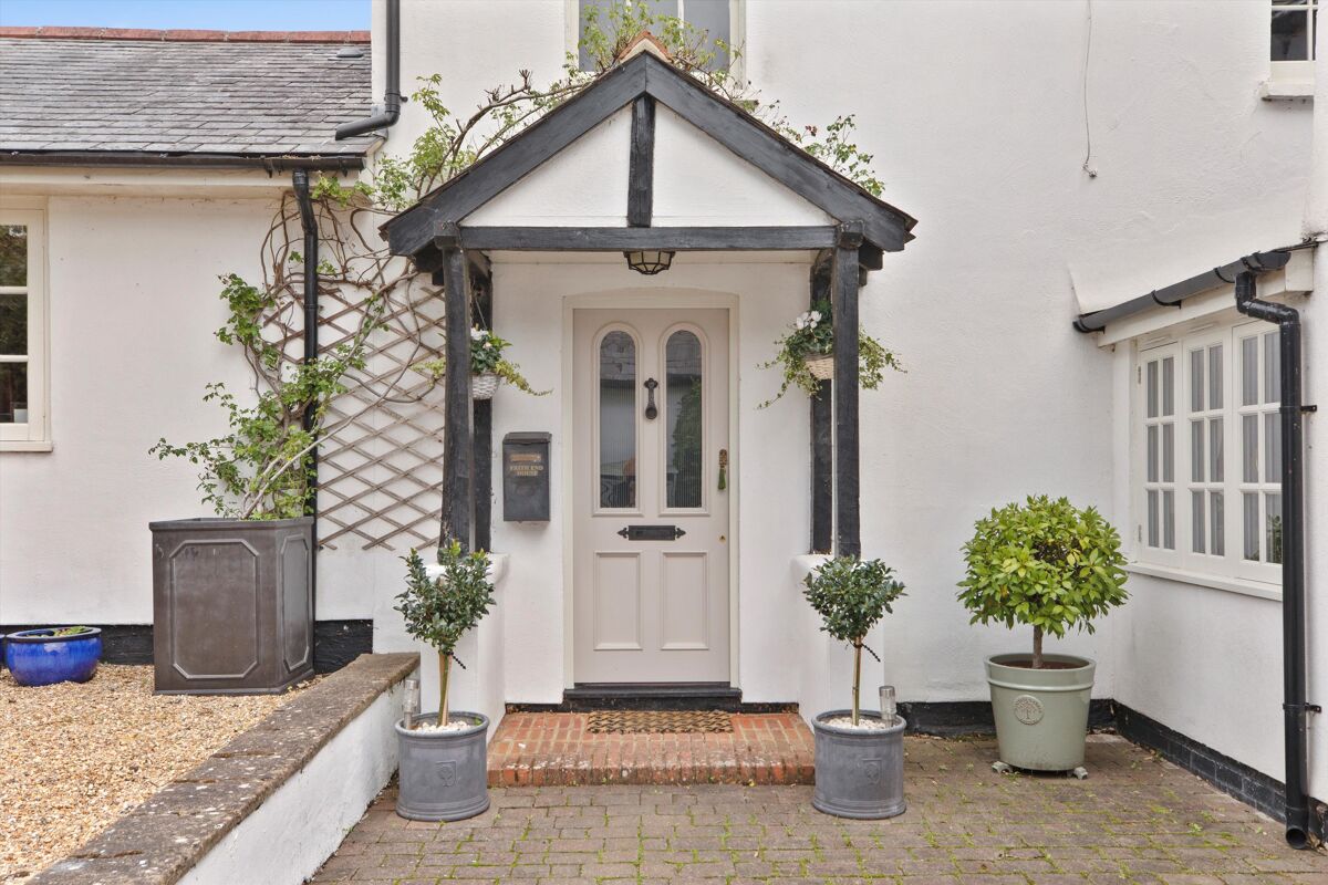 house for sale in Frith End, Nr Farnham, Hampshire, GU35 GLD012070125