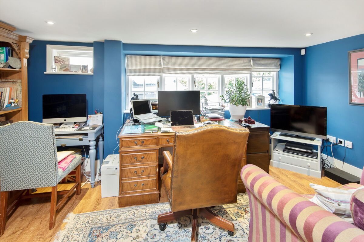 house for sale in Frith End, Nr Farnham, Hampshire, GU35 GLD012070125