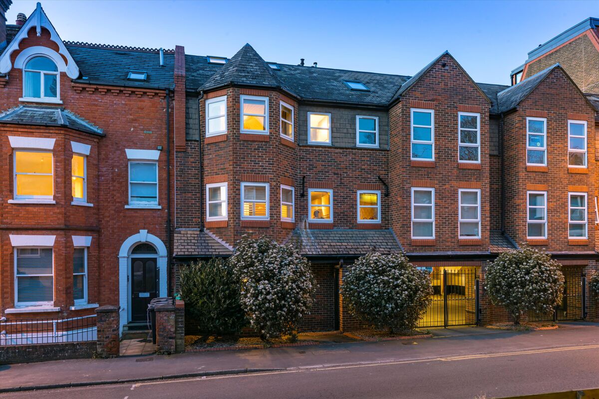 flat for sale in Sydenham Road, Guildford, Surrey, GU1 GLD012087798