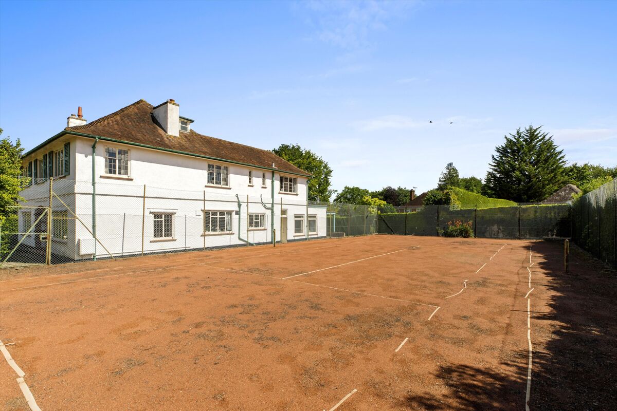 house for sale in Fairway, Guildford, Surrey, GU1 GLD012096374