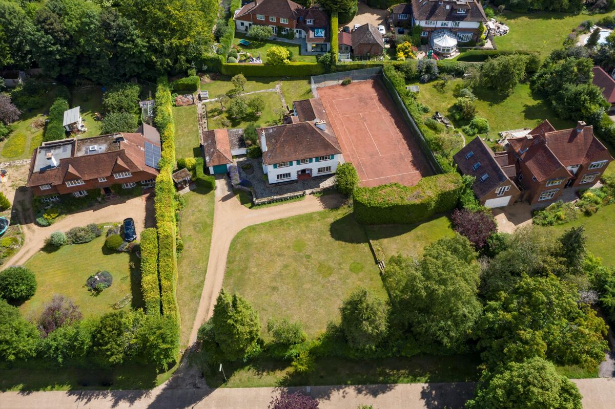 house for sale in Fairway, Guildford, Surrey, GU1 GLD012096374