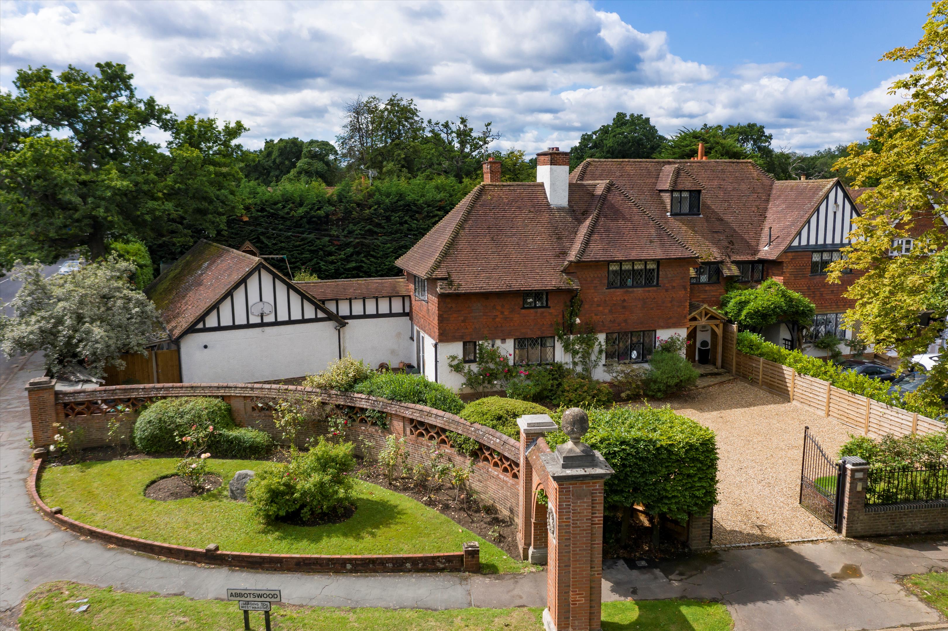 house for sale in Abbotswood, Guildford, Surrey, GU1 GLD012099796