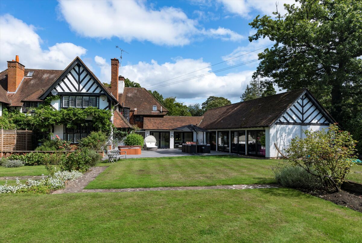 house for sale in Abbotswood, Guildford, Surrey, GU1 GLD012099796