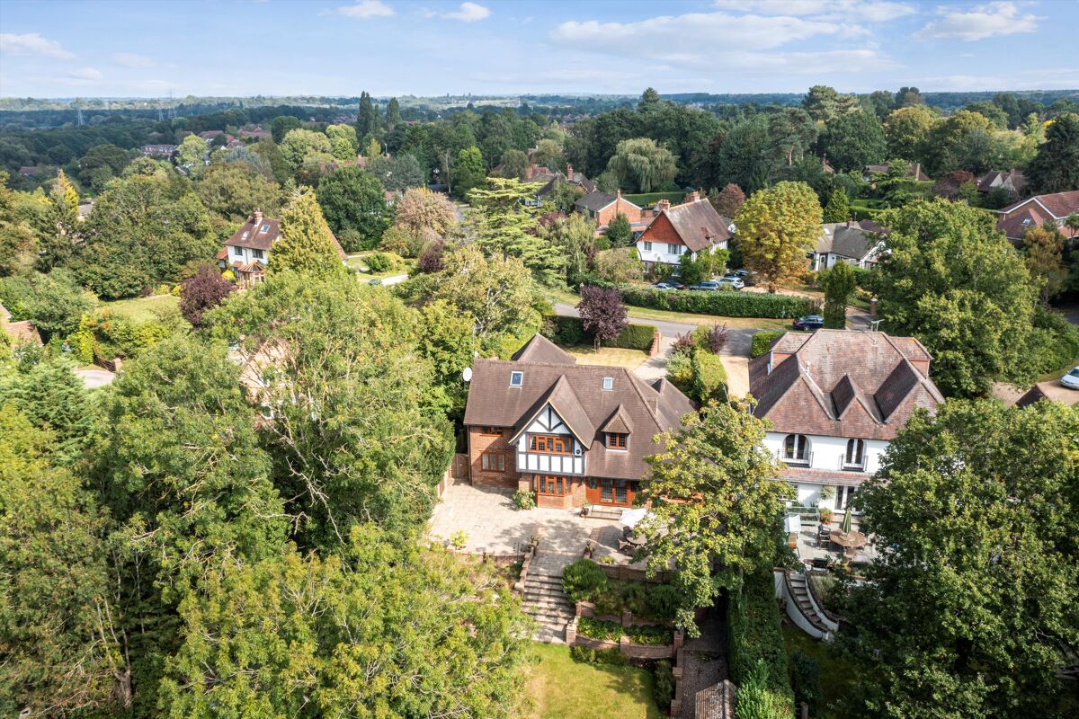 house for sale in 8 Abbotswood, Guildford, Surrey, GU1 GLD012109277 Knight Frank