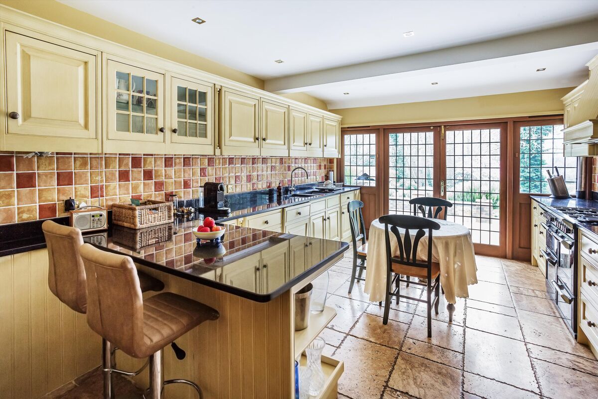 house for sale in 8 Abbotswood, Guildford, Surrey, GU1 GLD012109277