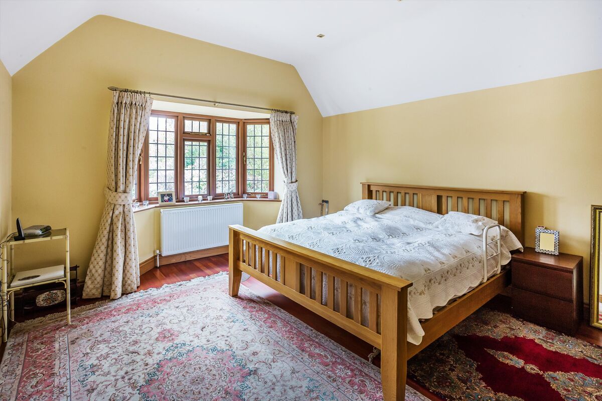 house for sale in 8 Abbotswood, Guildford, Surrey, GU1 GLD012109277 Knight Frank