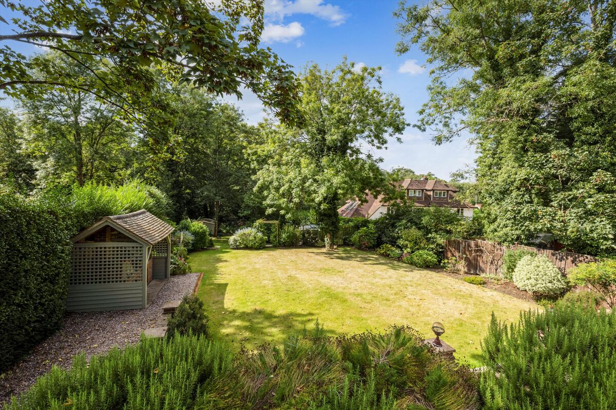 house for sale in 8 Abbotswood, Guildford, Surrey, GU1 GLD012109277 Knight Frank