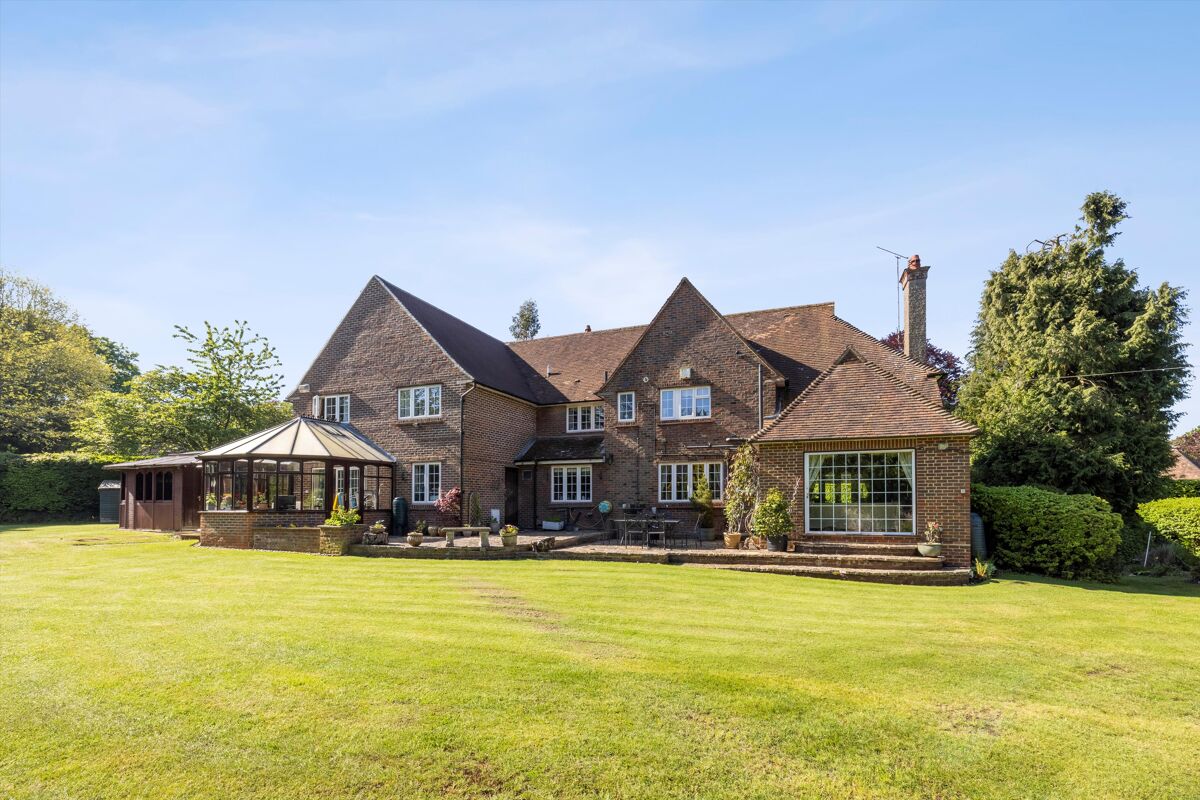 house for sale in Fairway, Guildford, Surrey, GU1. GLD012110034