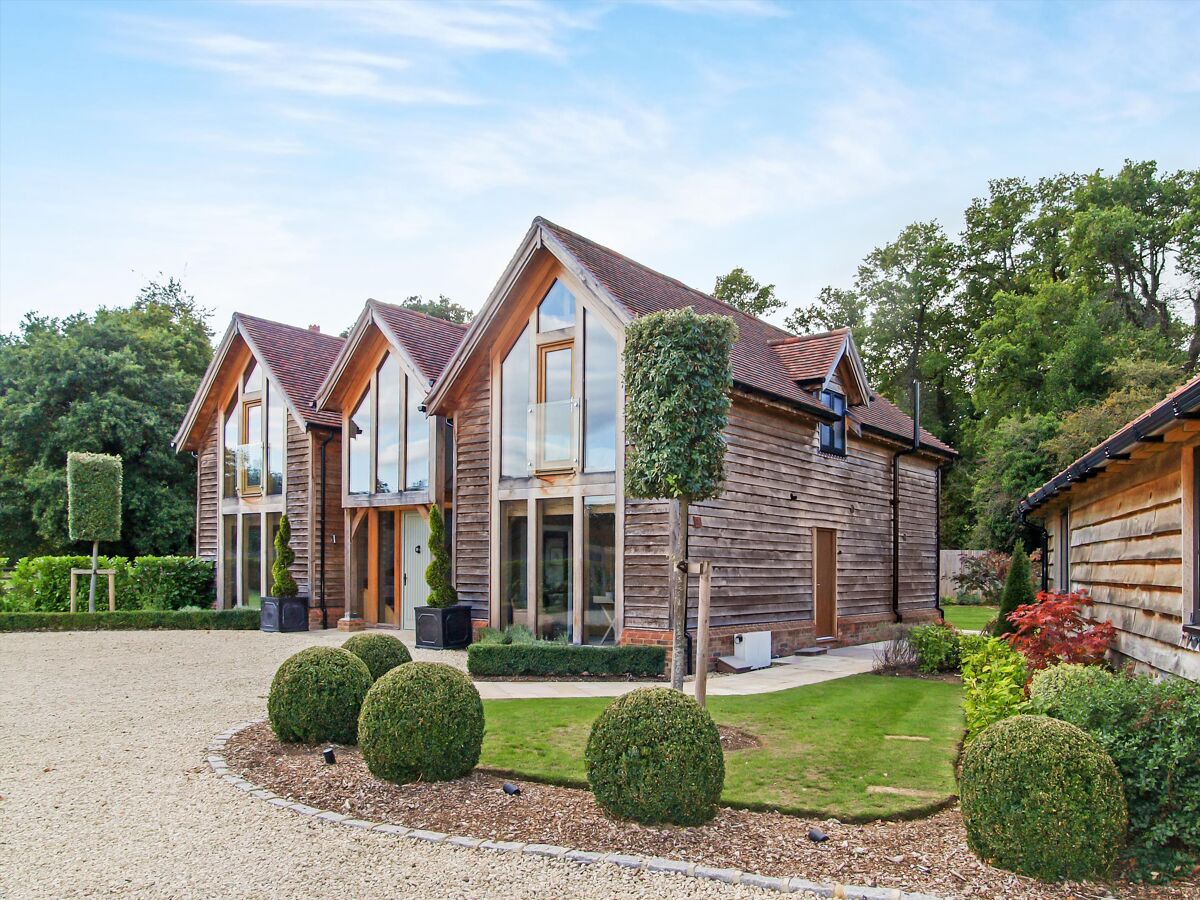 house for sale in Cranbourne, Elstead Road, Shackleford, Godalming, Surrey, GU8. GLD012125084 house for sale in Cranbourne, Elstead Road, Shackleford, Godalming, Surrey, GU8. GLD012125084