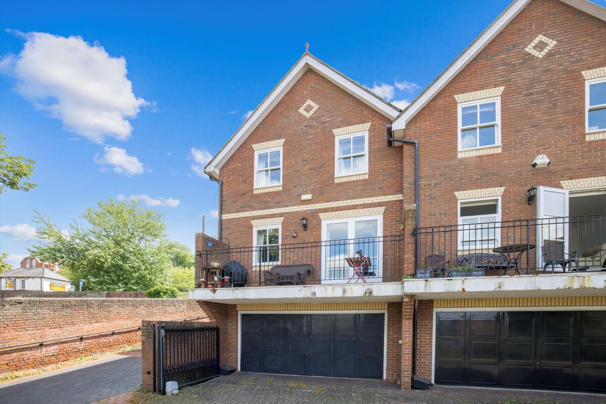 house for sale in Sydenham Road, Guildford, Surrey, GU1. GLD012129231