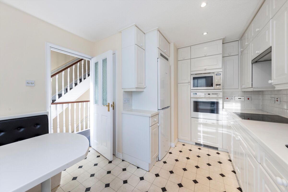 house for sale in Sydenham Road, Guildford, Surrey, GU1. GLD012129231