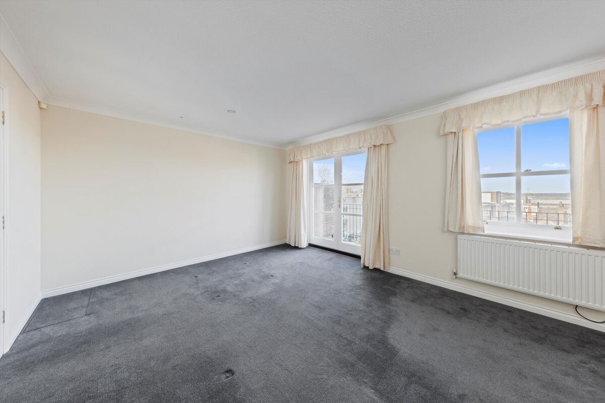 house for sale in Sydenham Road, Guildford, Surrey, GU1. GLD012129231