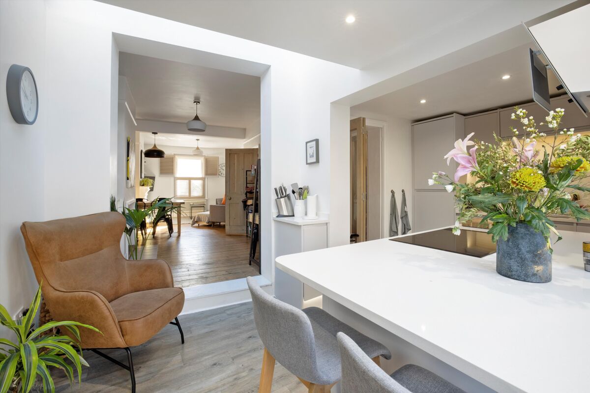 house for sale in Stoke Fields, Guildford, Surrey, GU1 GLD012129385