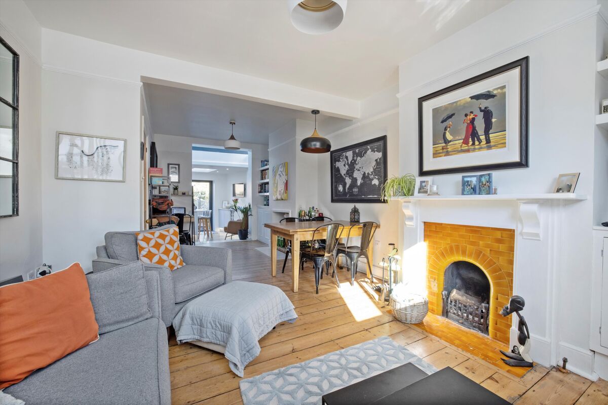 house for sale in Stoke Fields, Guildford, Surrey, GU1 GLD012129385