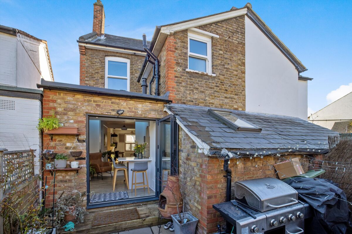 house for sale in Stoke Fields, Guildford, Surrey, GU1 GLD012129385