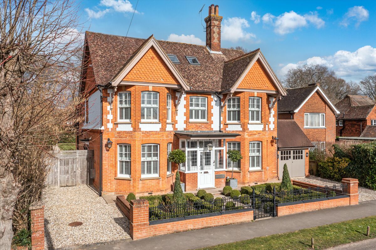 house for sale in New Park Road, Cranleigh, Surrey, GU6 GLD012135646