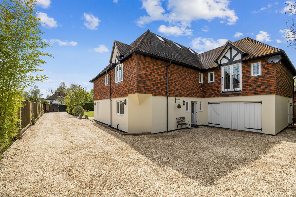 house for sale in Abbotswood, Guildford, Surrey, GU1. GLD012152837