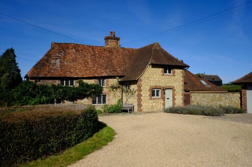 Picture of 4 bedroom farm/estate for sale.