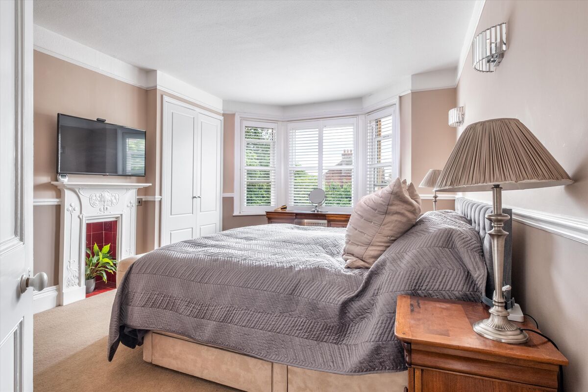 house for sale in New Park Road, Cranleigh, Surrey, GU6. GLD012154595