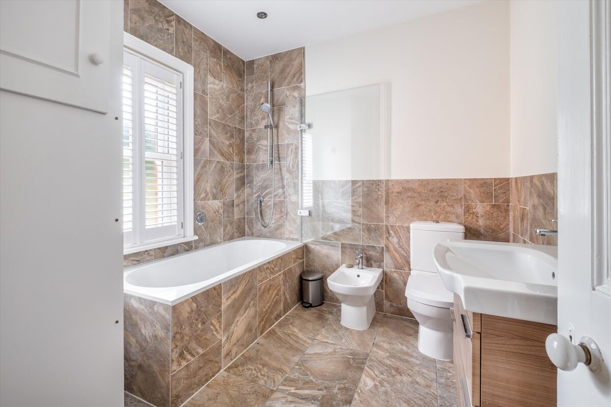 house for sale in New Park Road, Cranleigh, Surrey, GU6. GLD012154595