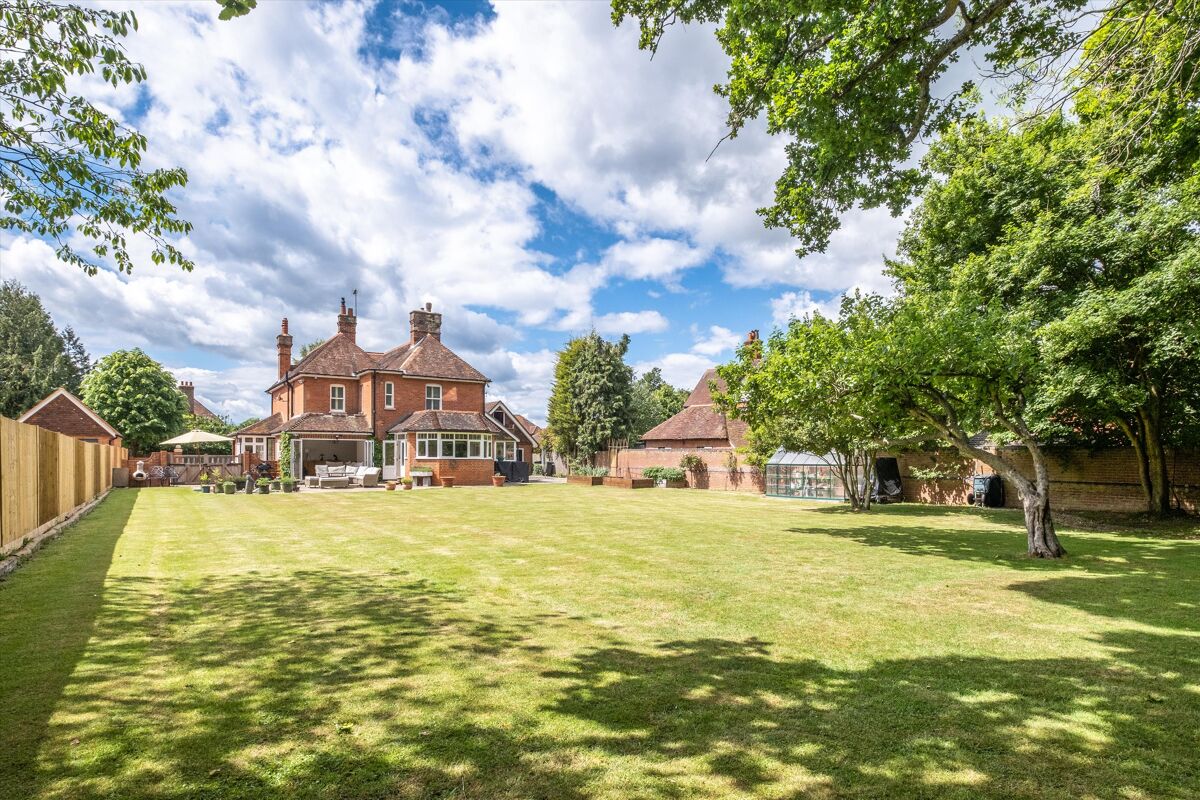 house for sale in New Park Road, Cranleigh, Surrey, GU6. GLD012154595