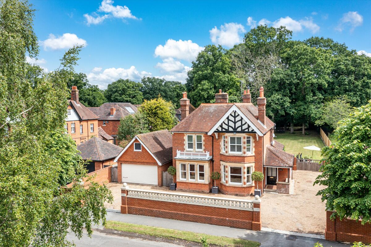 house for sale in New Park Road, Cranleigh, Surrey, GU6. GLD012154595