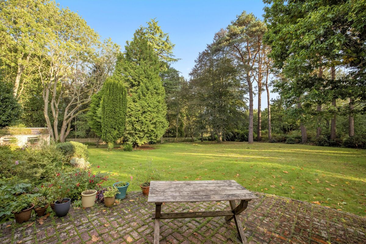 house for sale in Roseacre Gardens, Chilworth, Guildford, Surrey, GU4