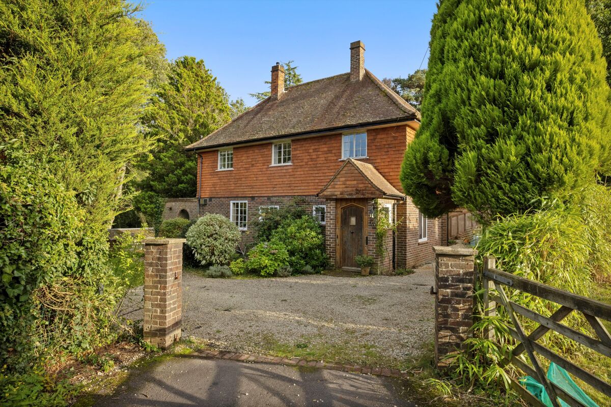 house for sale in Roseacre Gardens, Chilworth, Guildford, Surrey, GU4