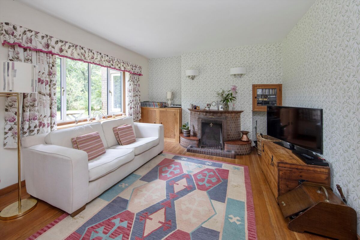 house for sale in Roseacre Gardens, Chilworth, Guildford, Surrey, GU4